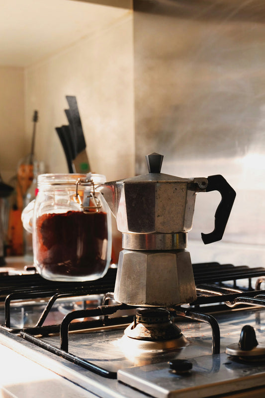 mocha-pot-coffee-brewing